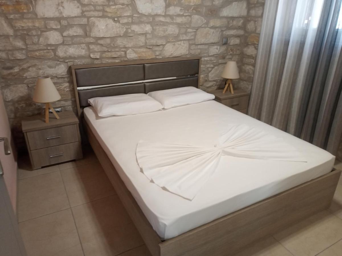 Takis Guesthouse- Laoura-Hermoupolis エクステリア 写真
