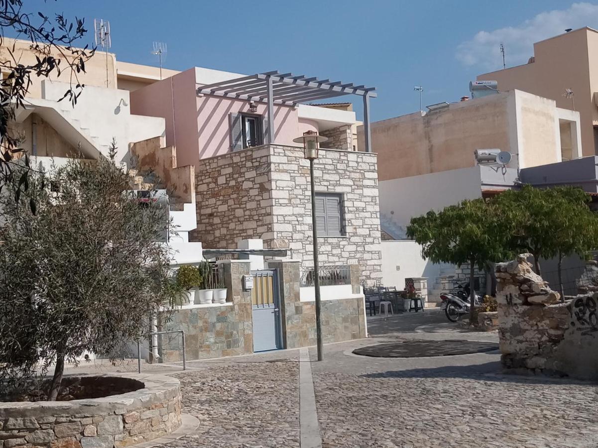 Takis Guesthouse- Laoura-Hermoupolis エクステリア 写真