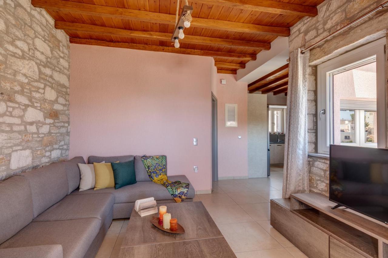 Takis Guesthouse- Laoura-Hermoupolis エクステリア 写真