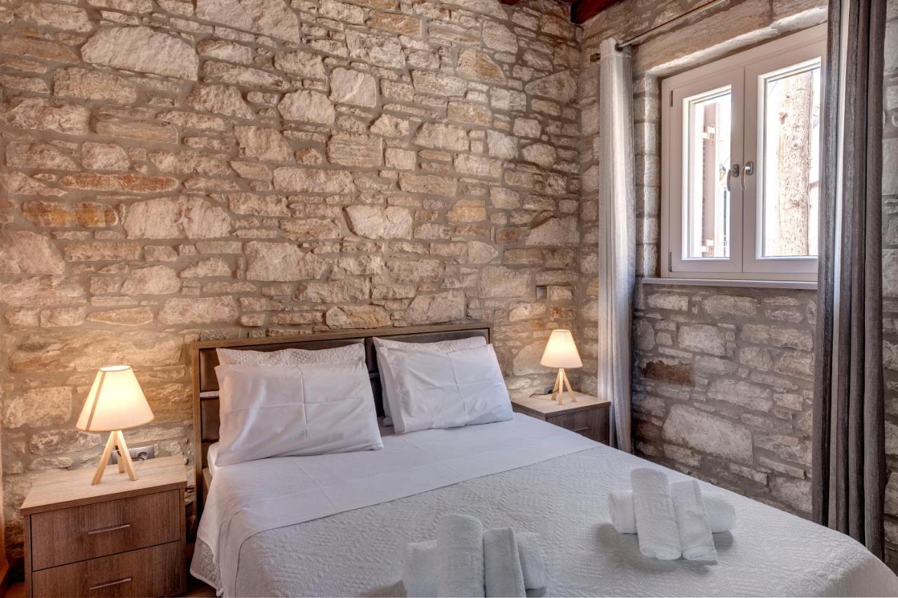Takis Guesthouse- Laoura-Hermoupolis エクステリア 写真