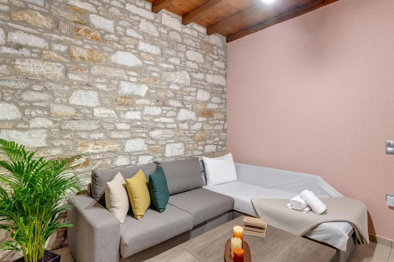 Takis Guesthouse- Laoura-Hermoupolis エクステリア 写真